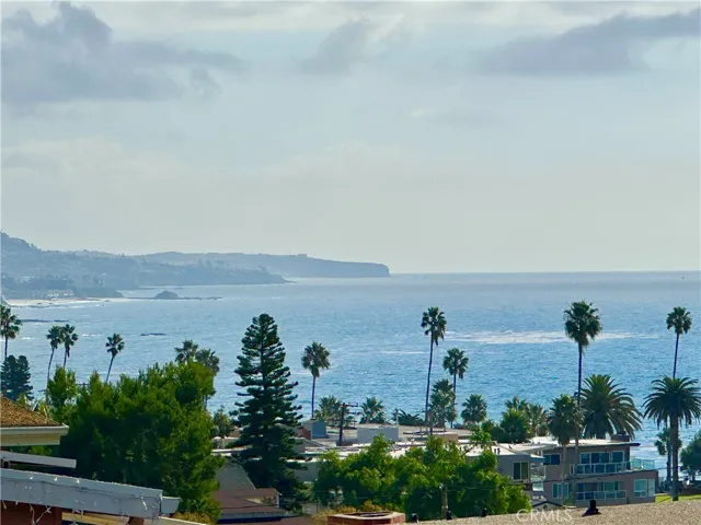 252 Grandview Street, Laguna Beach, California 92651