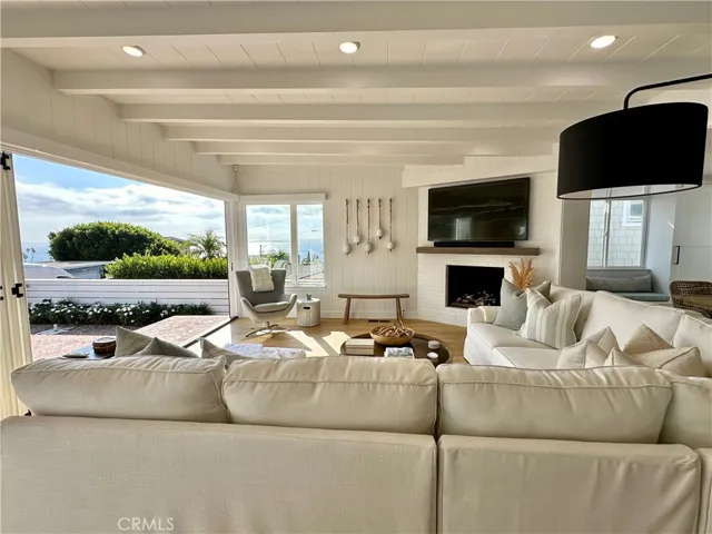 252 Grandview Street, Laguna Beach, California 92651