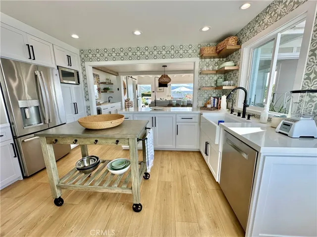 252 Grandview Street, Laguna Beach, California 92651