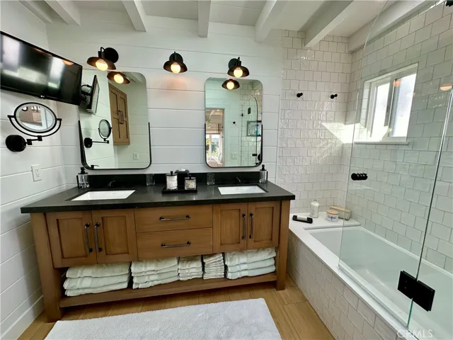 252 Grandview Street, Laguna Beach, California 92651