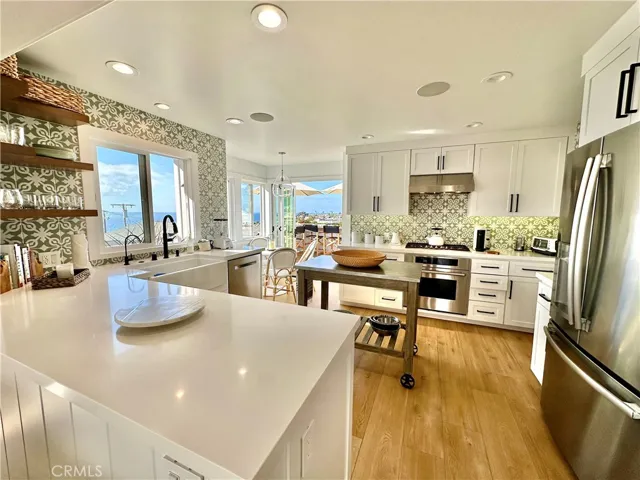252 Grandview Street, Laguna Beach, California 92651