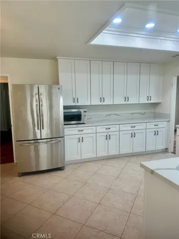 kitchen with new cabinet throghout