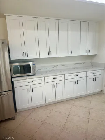 Kitchen with lots of cabinets