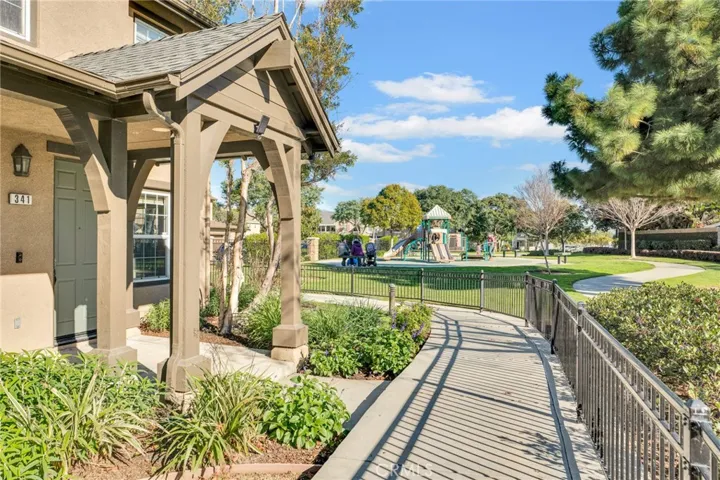341 Feather River Place 42, Oxnard, California 93036