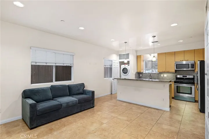 3863 Huron, Culver City, California 90232
