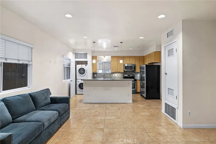 3863 Huron, Culver City, California 90232