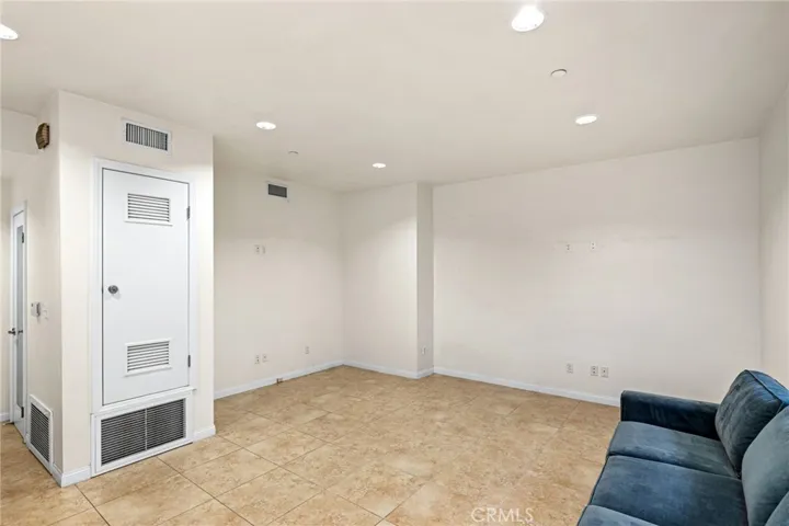 3863 Huron, Culver City, California 90232