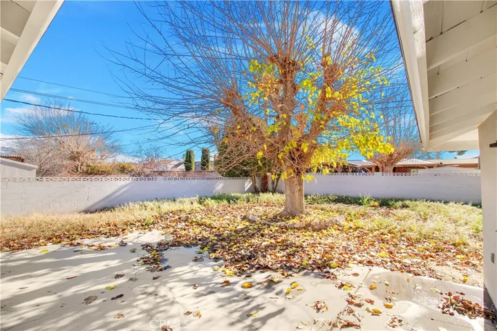 1530 W Kildare Street, Lancaster, California 93534