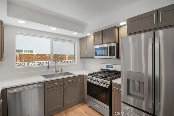 1530 W Kildare Street, Lancaster, California 93534