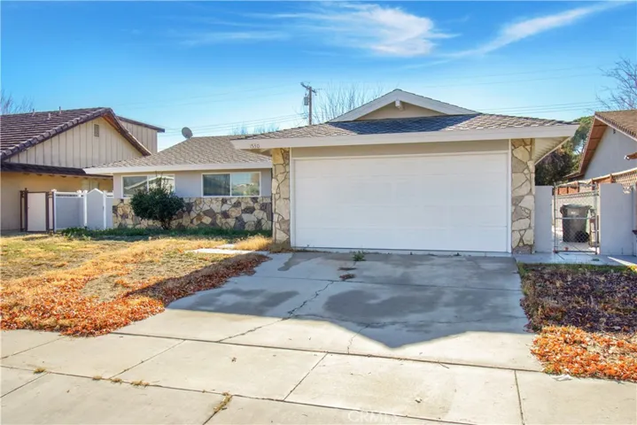 1530 W Kildare Street, Lancaster, California 93534