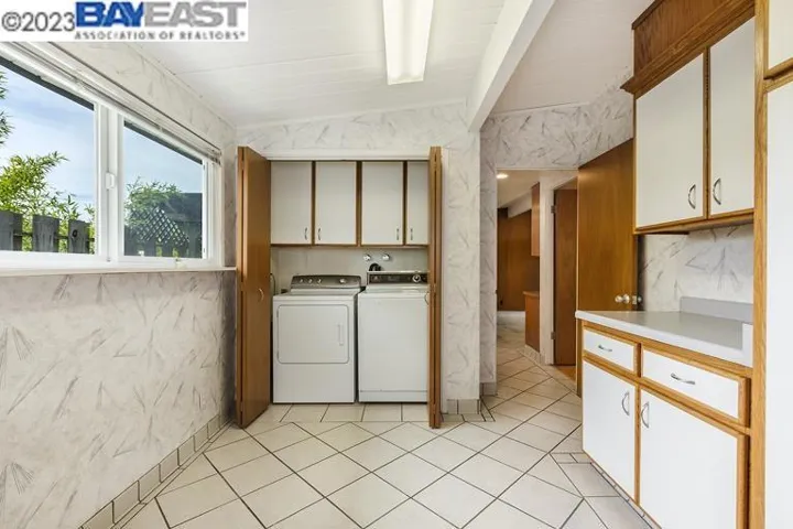5943 Greenridge Rd, Castro Valley, California 94552