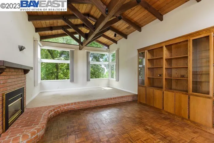 5943 Greenridge Rd, Castro Valley, California 94552