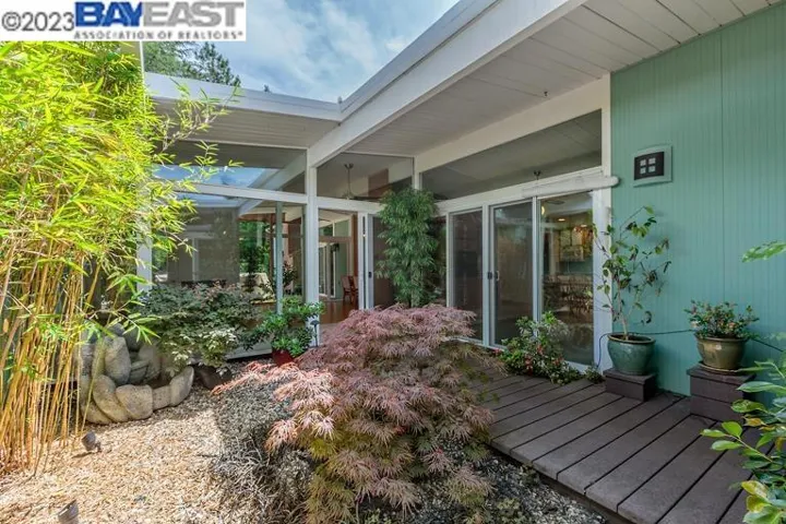 5943 Greenridge Rd, Castro Valley, California 94552