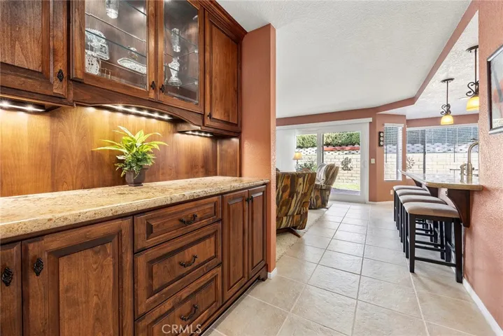 Entertainers built-in bar area great for all occasions!