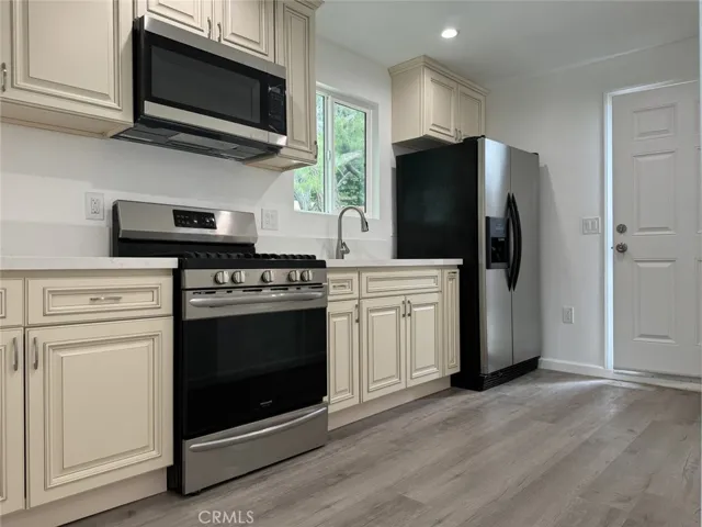 7317 White Oak Avenue, Reseda, California 91335
