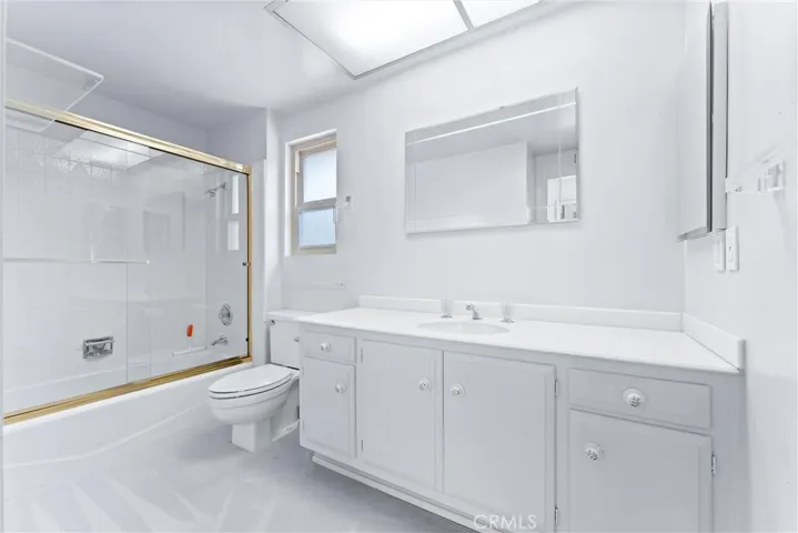 Full bathroom upstairs.