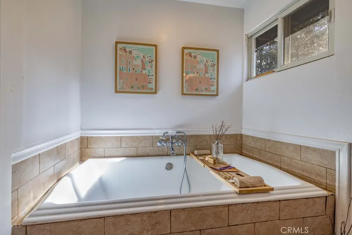 735 Orange Avenue, Sugarloaf, California 92386