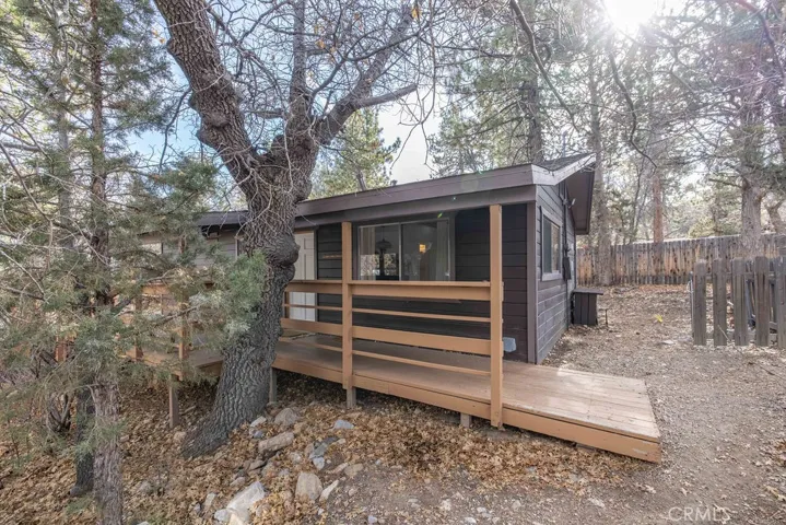 735 Orange Avenue, Sugarloaf, California 92386