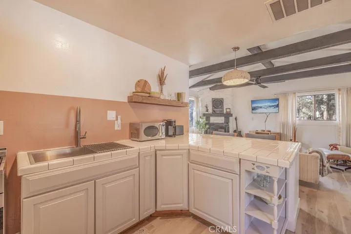 735 Orange Avenue, Sugarloaf, California 92386