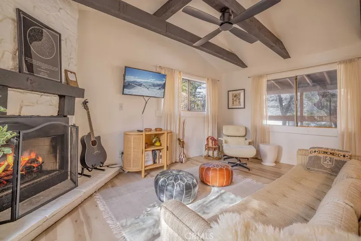 735 Orange Avenue, Sugarloaf, California 92386