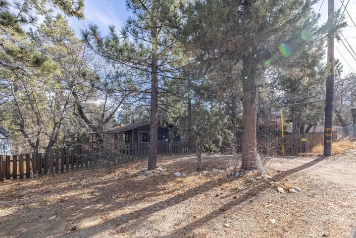 735 Orange Avenue, Sugarloaf, California 92386