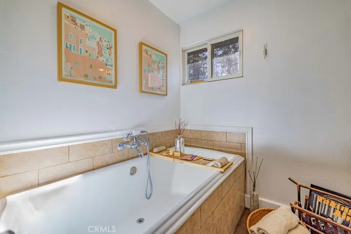 735 Orange Avenue, Sugarloaf, California 92386