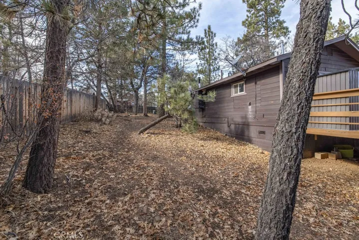 735 Orange Avenue, Sugarloaf, California 92386