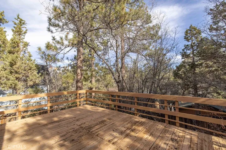 735 Orange Avenue, Sugarloaf, California 92386