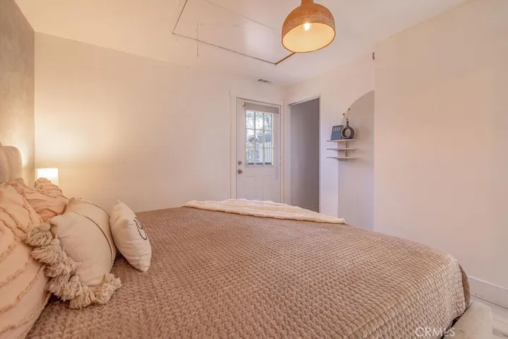 735 Orange Avenue, Sugarloaf, California 92386