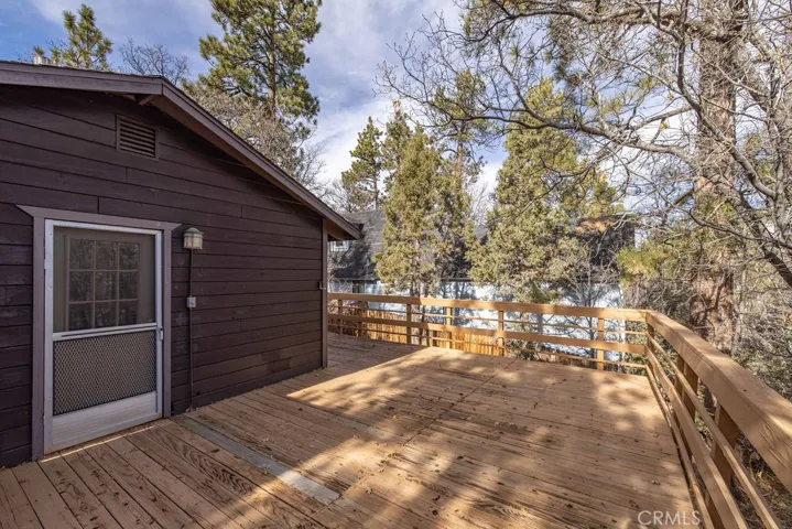 735 Orange Avenue, Sugarloaf, California 92386