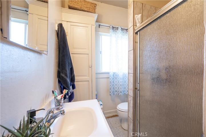 back unit bathroom