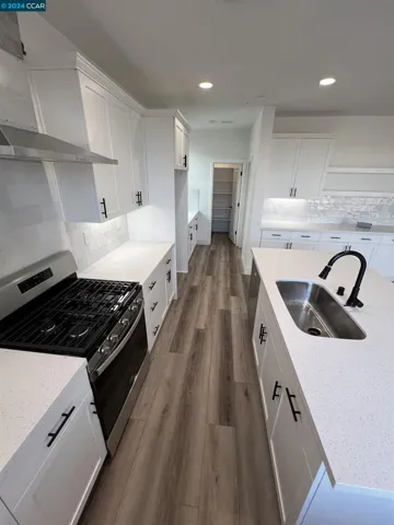 16291 Brownstone Ave., Lathrop, California 95330