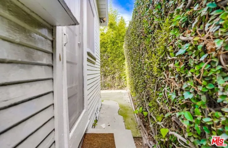 2533 1/2 Elsinore Street, Los Angeles, California 90026