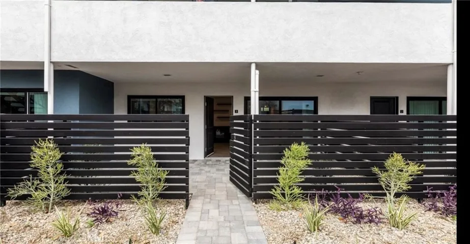 2021 N Beachwood Drive 3, Los Angeles, California 90068