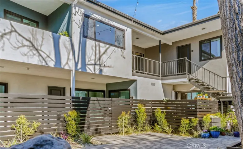2021 N Beachwood Drive 3, Los Angeles, California 90068