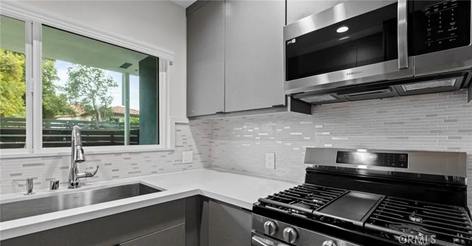 2021 N Beachwood Drive 3, Los Angeles, California 90068