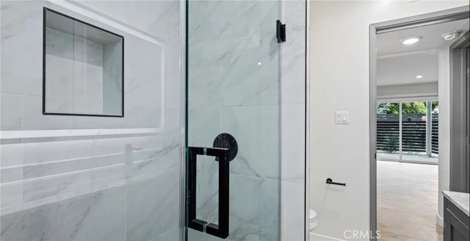 2021 N Beachwood Drive 3, Los Angeles, California 90068