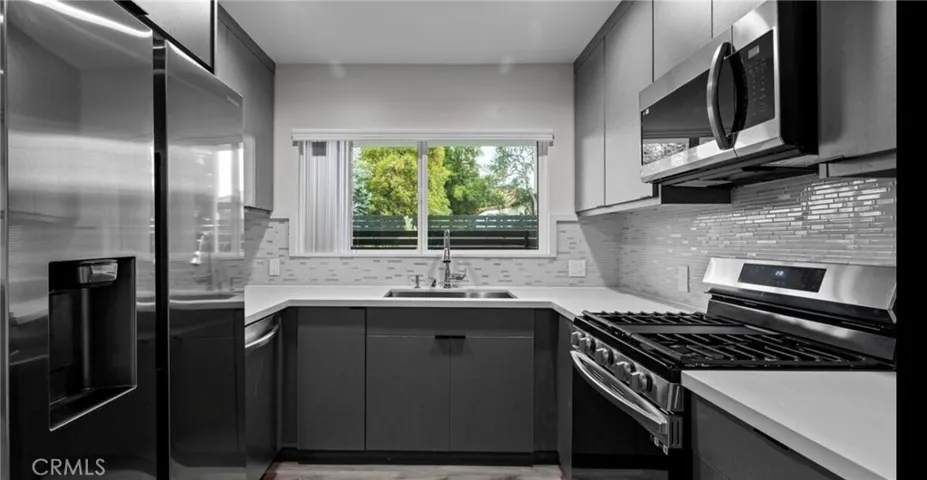 2021 N Beachwood Drive 3, Los Angeles, California 90068