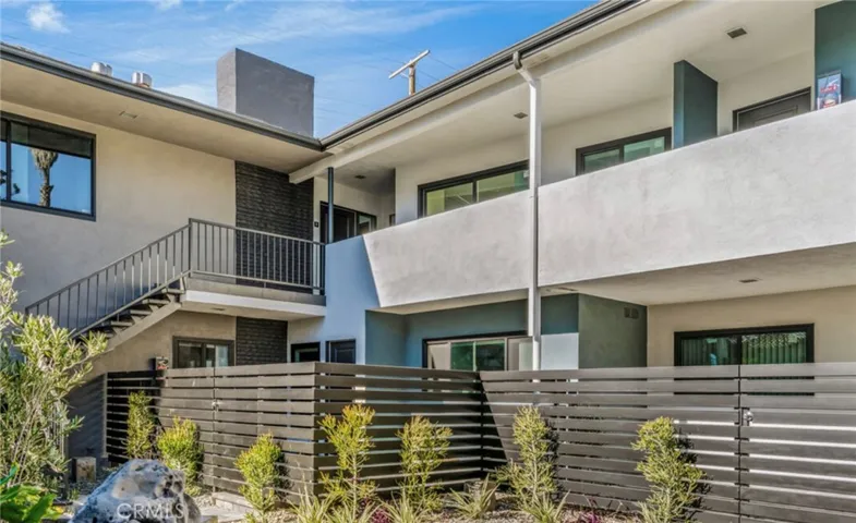 2021 N Beachwood Drive 3, Los Angeles, California 90068