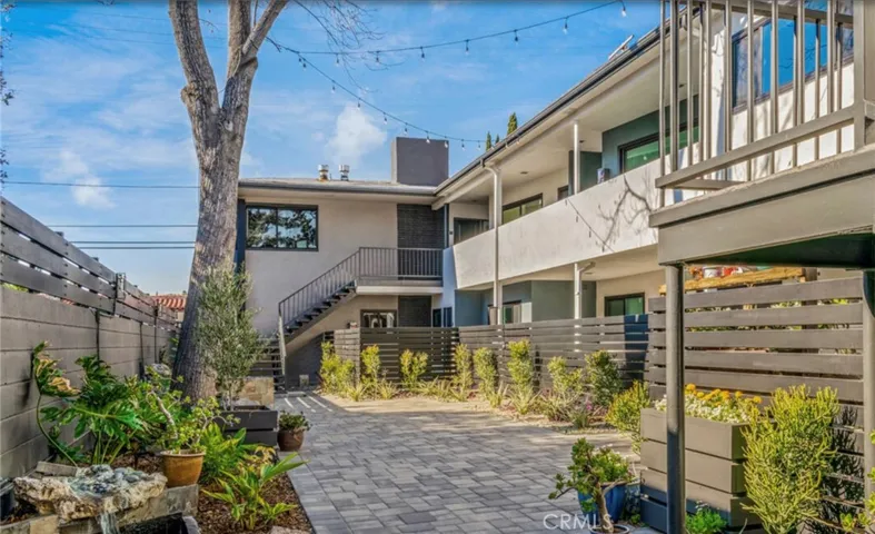 2021 N Beachwood Drive 3, Los Angeles, California 90068