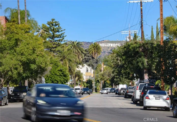 2021 N Beachwood Drive 3, Los Angeles, California 90068