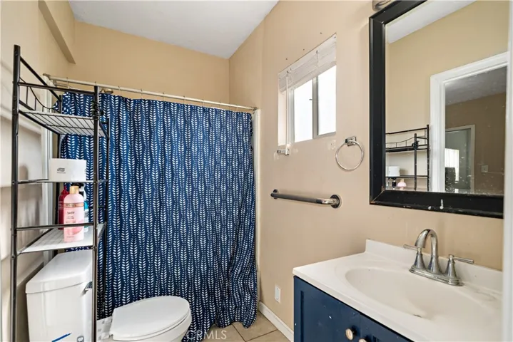 jack and jill bathroom