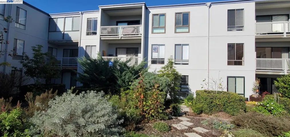 3 Captain Dr D206, Emeryville, California 94608