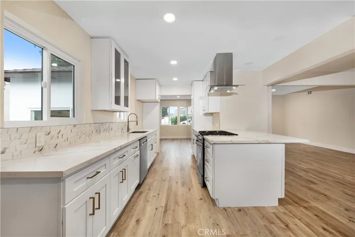 17124 Saticoy Street, Lake Balboa, California 91406