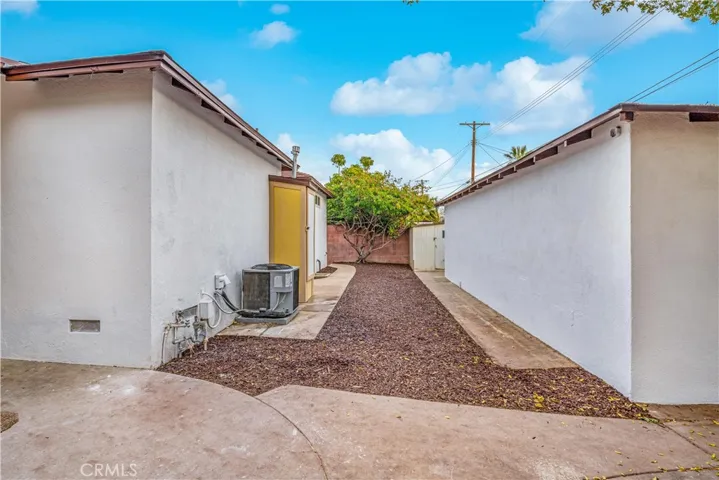 17124 Saticoy Street, Lake Balboa, California 91406