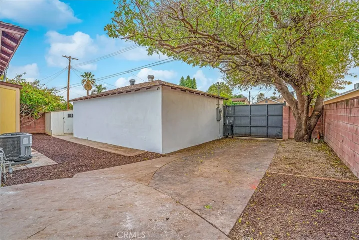 17124 Saticoy Street, Lake Balboa, California 91406