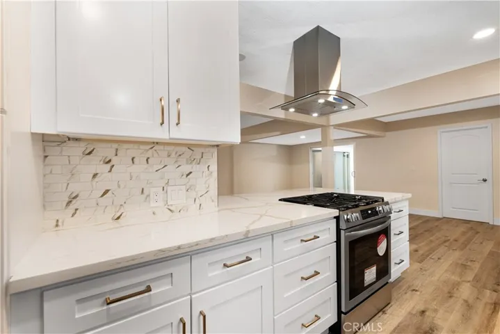 17124 Saticoy Street, Lake Balboa, California 91406