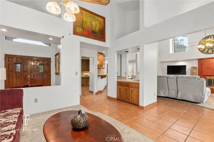 1909 Mountain Oak Road, Bakersfield, California 93311