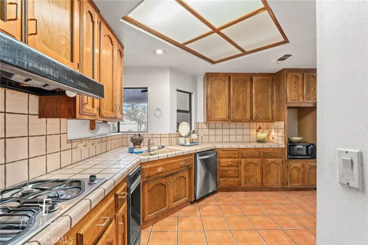 1909 Mountain Oak Road, Bakersfield, California 93311