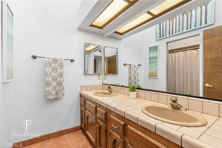 1909 Mountain Oak Road, Bakersfield, California 93311